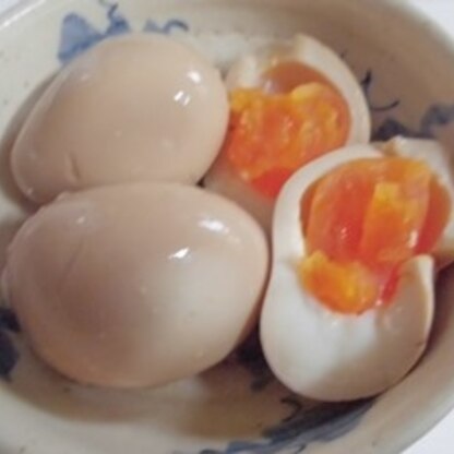 ゆで卵いっぱい作ったので、半分は味玉にしました。
丁度良い感じに漬かってて、美味しかったです❤